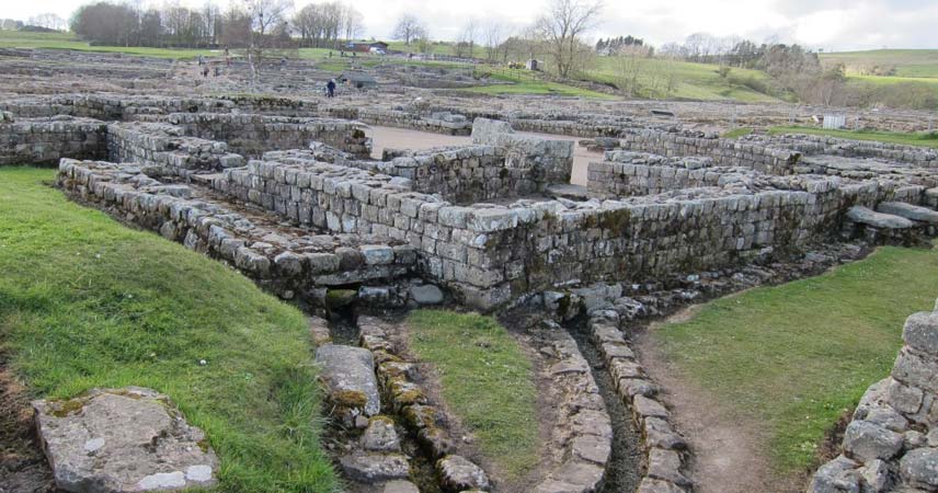Landscape picture of Hadrian's wall on a cloudy day