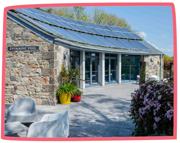 Photo of the exterior of the swimming pool building at Bosinver.
