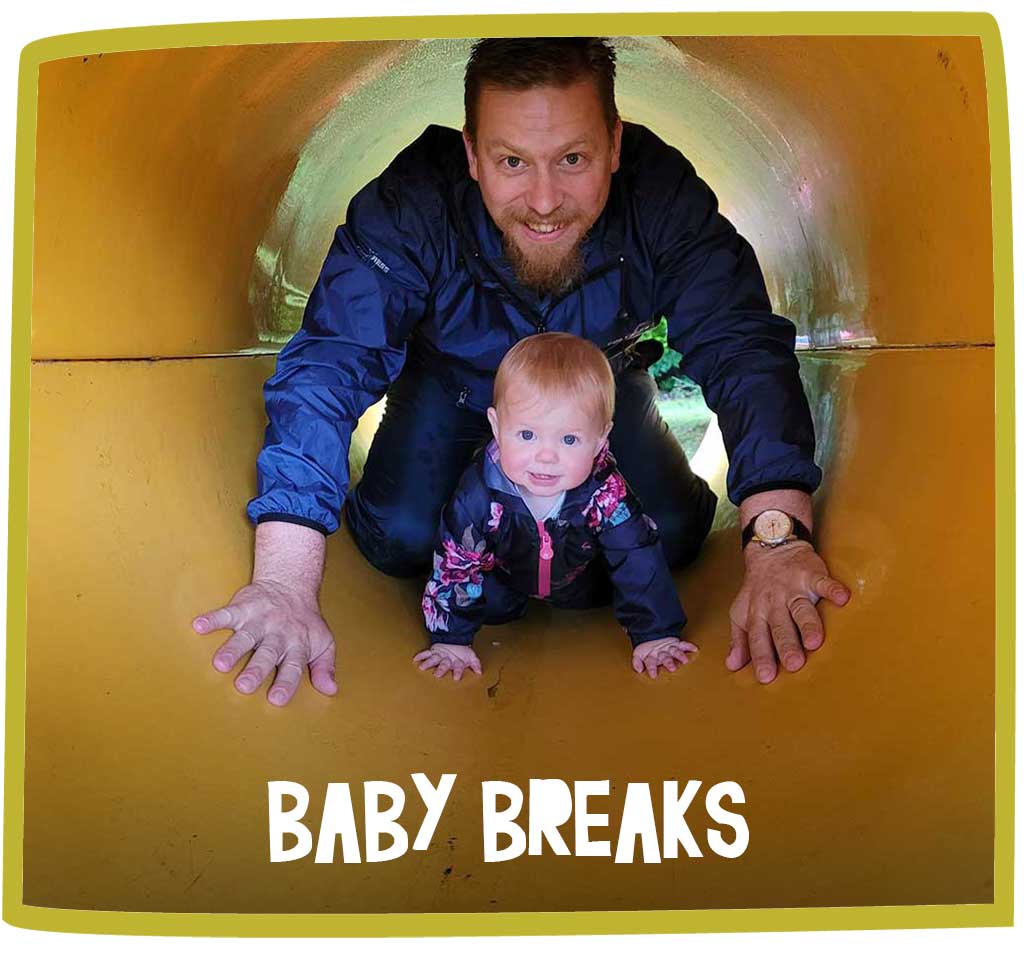 Father and baby playing in a tunnel at Bosinver.