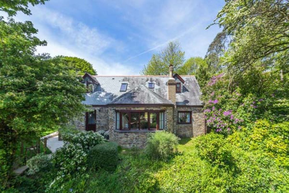 Front shot of Veronica cottage at Bosinver